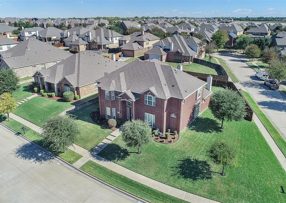 1st image of 200 Wisteria Way