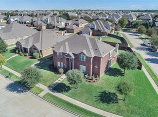 200 Wisteria Way, Red Oak, TX 75154