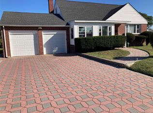 113 Barnum St, West Babylon, NY 11704