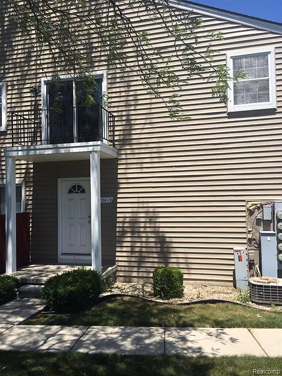 2 bed, 1.0 bath, 1000 sqft, $1,600 — Photo 1