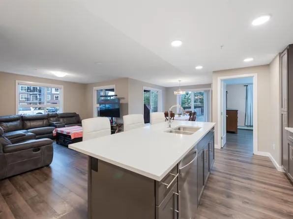 5504 Schonsee Dr NW #121, Edmonton, AB T5Z 0N9