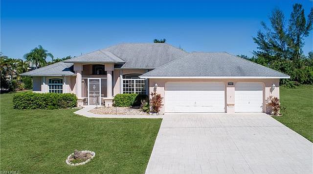 1st image of 221 SW 37th Ln