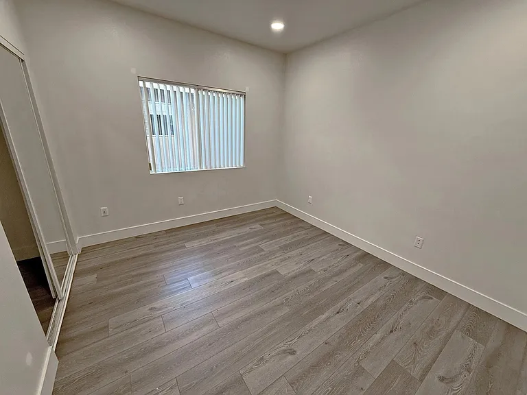 4328 Mammoth Ave #201 — Photo 18