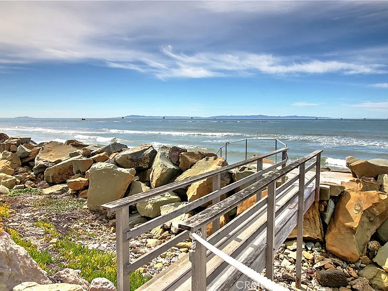 539 Sand Point Rd — Photo 12