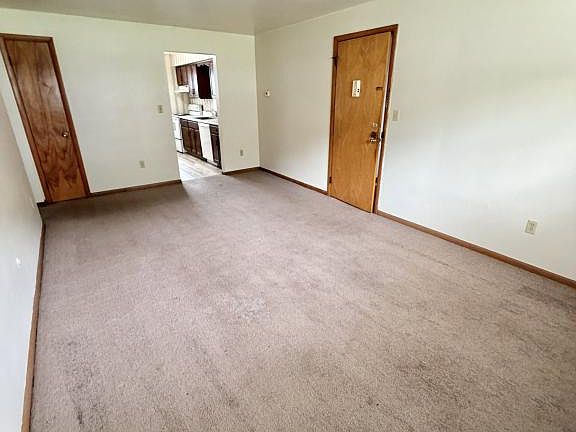 3rd image of 320 E Chestnut St #2