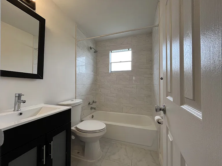 1610 N 25th St #9 — Photo 5