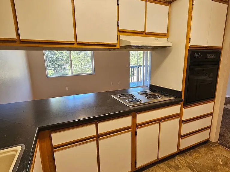 300 Indian Trail Ct — Photo 10