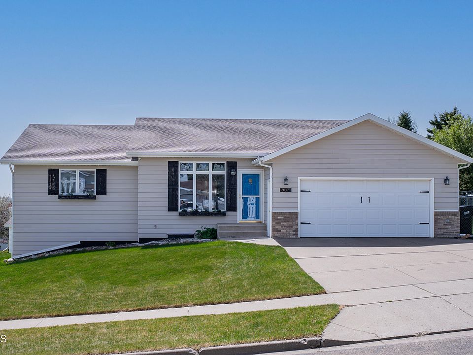 1st image of 907 Breton Dr
