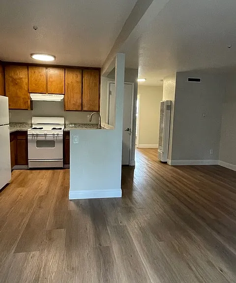 North Dutton Place Apartments — Photo 25