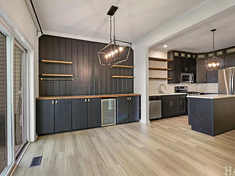 615 Littleton Trl — Photo 6