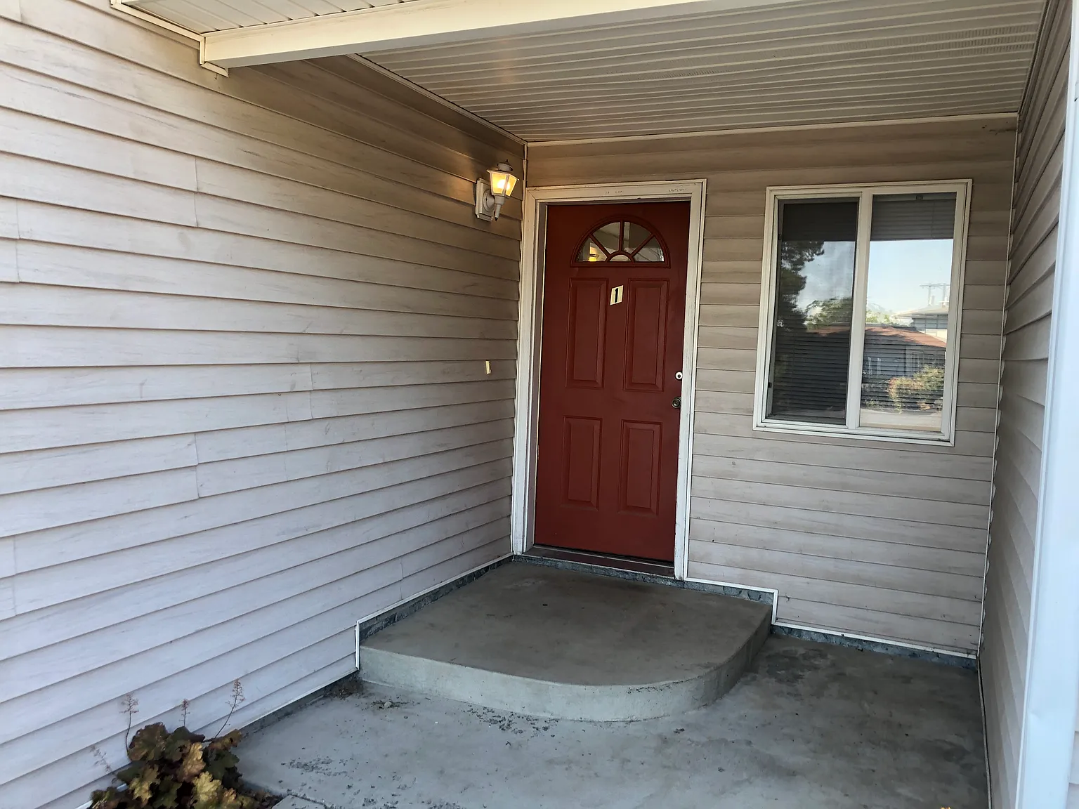 4 bed, 1270 sqft, $1,450 — Photo 2