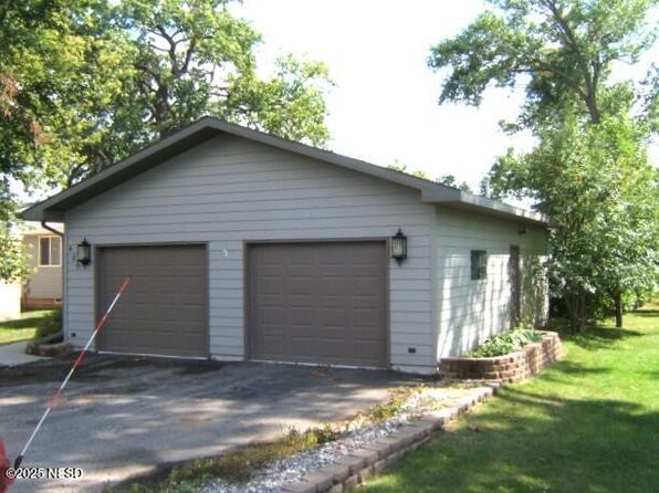 420 N Lake Dr, Watertown, SD 57201