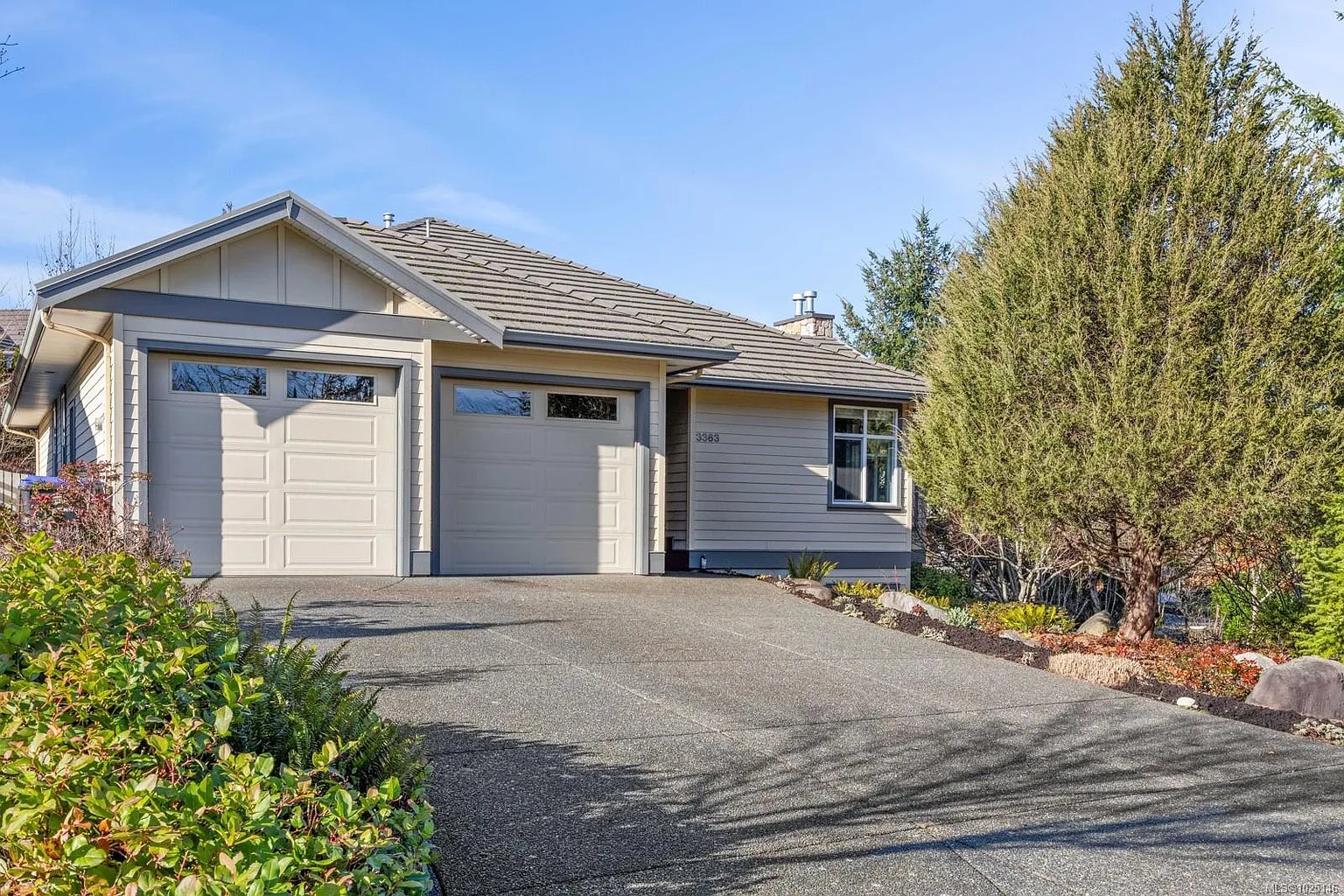 3363 Majestic Dr photo 1