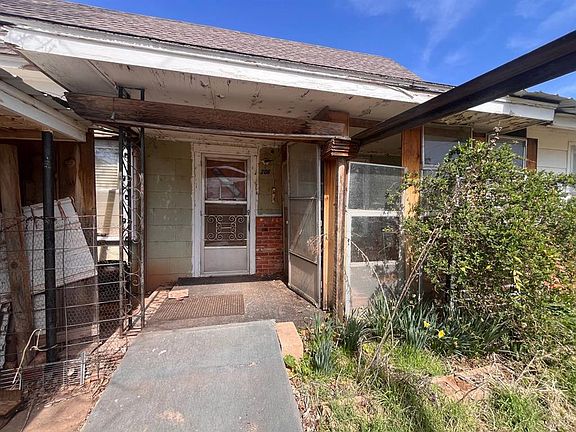 4th image of 1243 Maple St