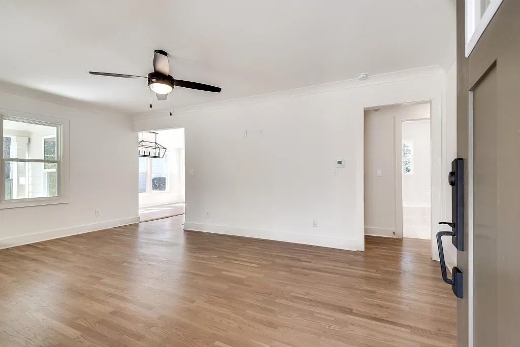 3 bed, 2.0 bath, 1469 sqft, $3,875 — Photo 4