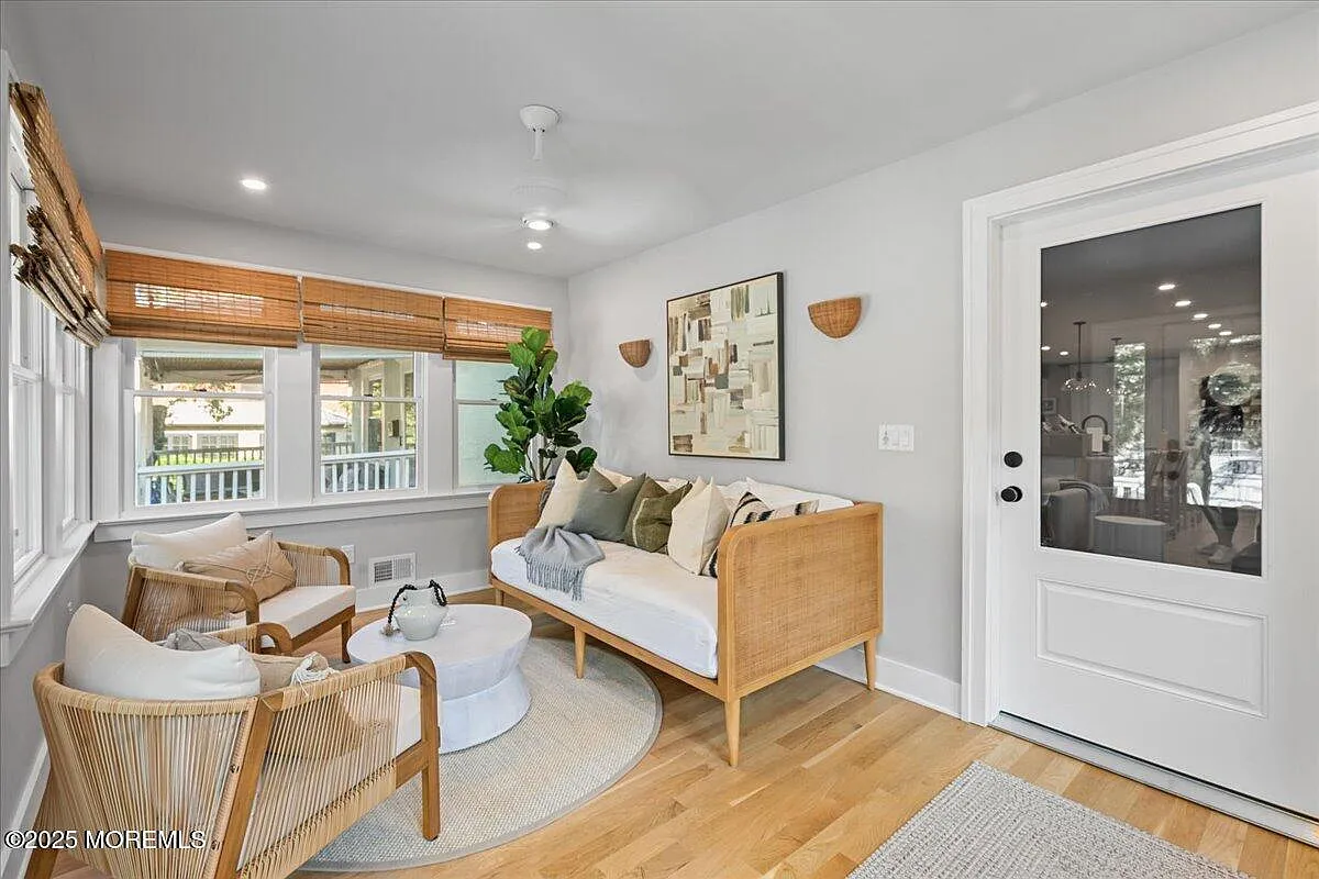 3 bed, 1180 sqft, $3,750 — Photo 4
