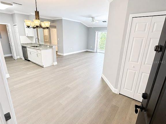 4th image of 5447 Vineland Rd APT 1313