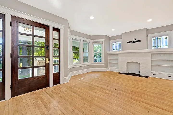2 bed, 900 sqft, $2,400 — Photo 3