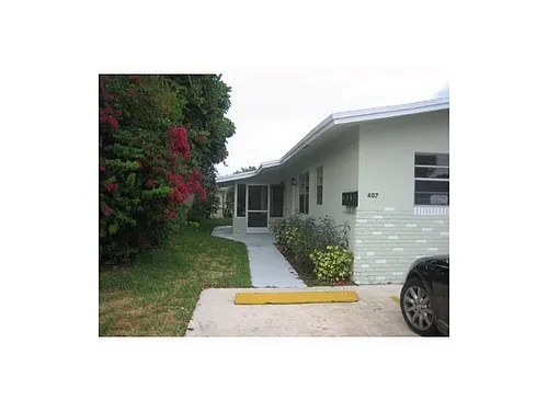 407 SE 3rd Ave #B Photo 1