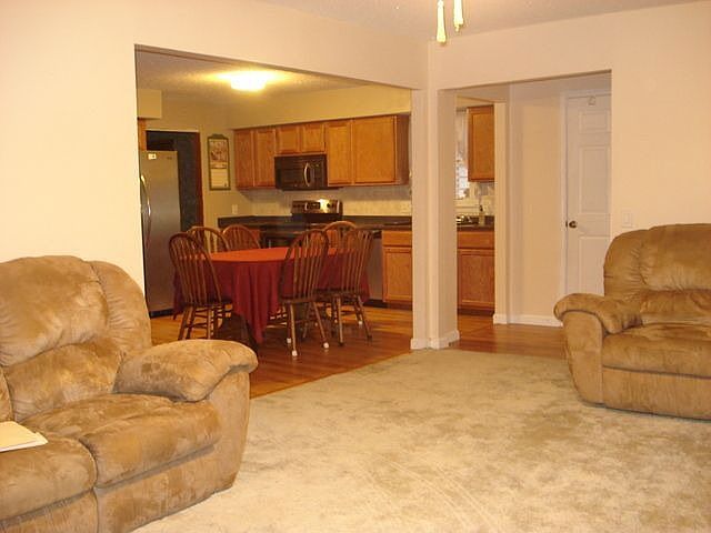 2nd image of 354 N 4th St
