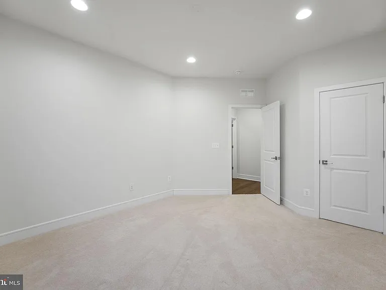 43421 Farringdon — Photo 39