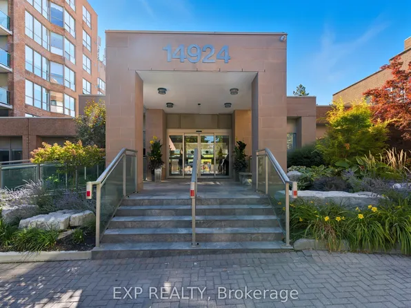 14924 Yonge St #111, Aurora, ON L4G 6H7