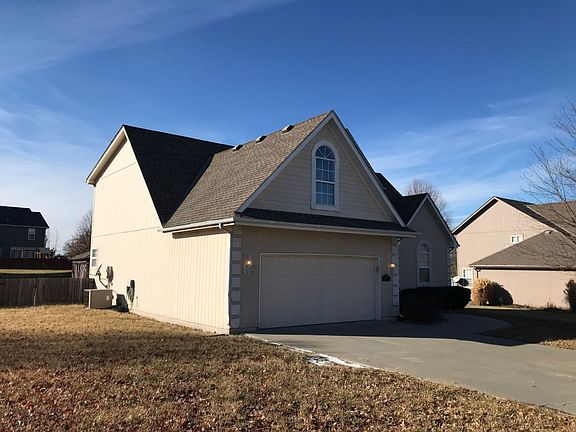 2nd image of 1513 SW Cross Creek Pl