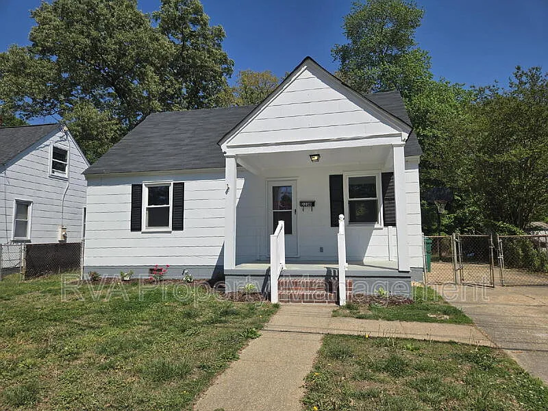 Building Photo - 2230 E Nine Mile Rd