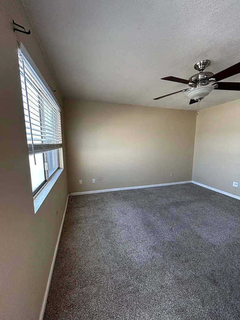 2Bedroom/1 Bath Condo with private Yard and 1 Car Garage. Water/Trash Included — Photo 2