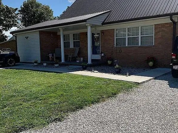 1105 4th St, Belpre, OH 45714