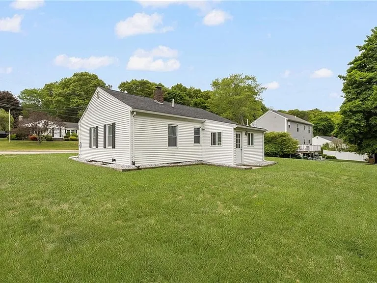 461 River Rd — Photo 4
