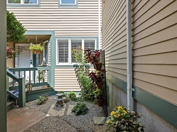 45 Lebeaux Dr Unit 45, Shrewsbury, MA 01545