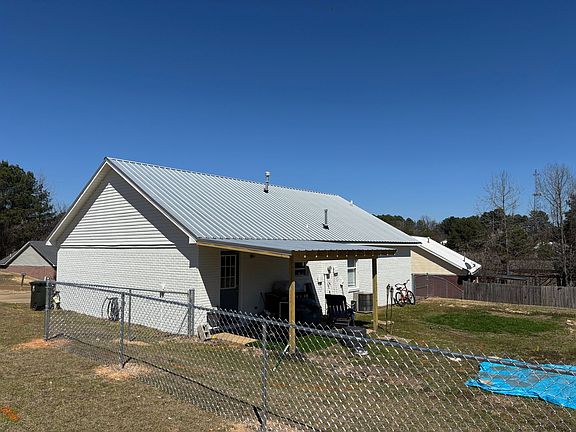 2nd image of 407 Beauregard Cir