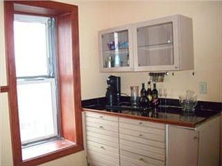 3rd image of 3918 Holmes St