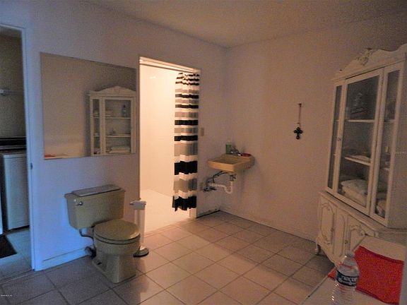 5th image of 7309 NW 44th Ln