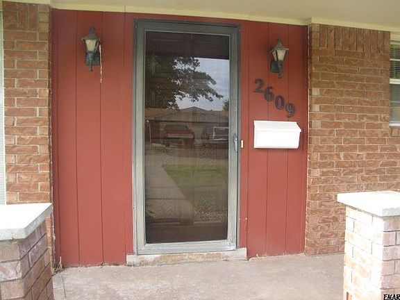 2nd image of 2609 Larkspur Ln
