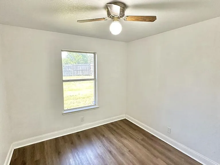 1100 Clairidge Ave — Photo 10