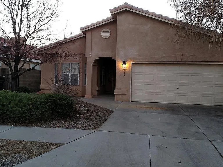 8415 Calle Soquelle NE — Photo 3