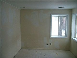 3rd image of 204 Rose Ln