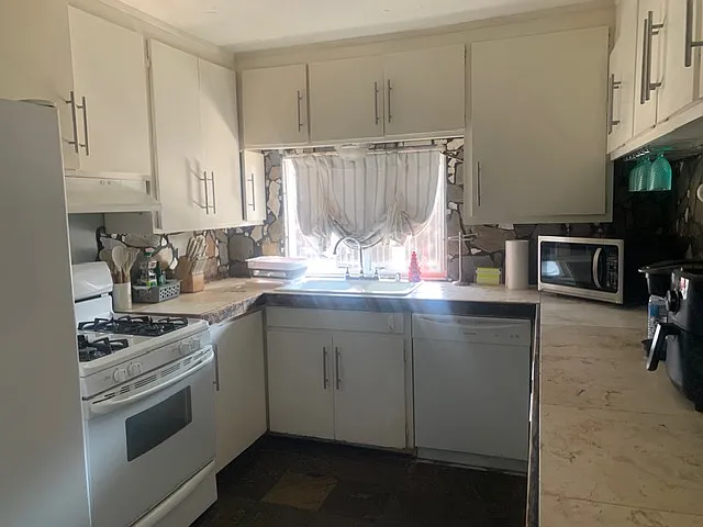 4150 N Business St — Photo 5