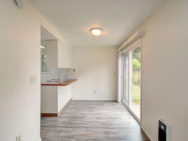 10509-10523 NE 10th St — Photo 7