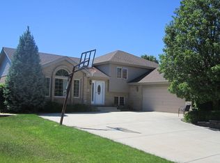 8112 Rutherford Dr, Woodridge, IL 60517