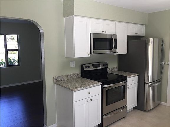 2nd image of 1361 Parkwood St