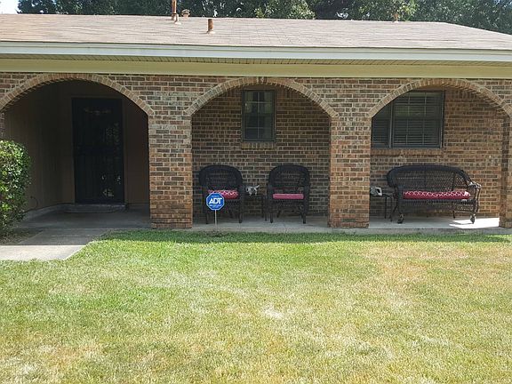 2nd image of 10 Preston Cir