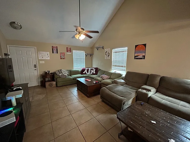 2502 Horse Shoe Dr — Photo 2