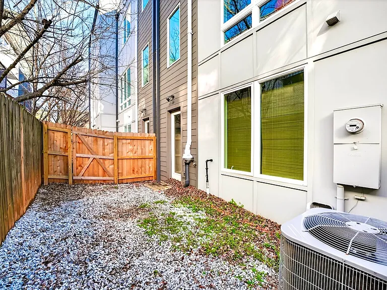 1680 Memorial Dr SE #ID1388269P — Photo 54