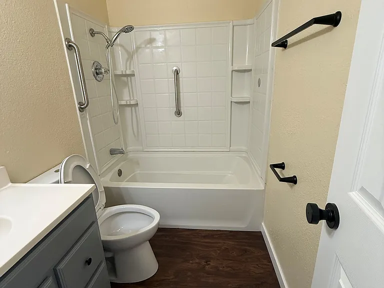 205 N Florene St #B — Photo 6