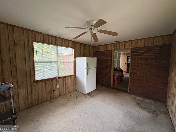 3rd image of 2206 Formosa Cir
