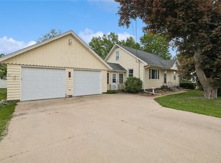 74 Essex Ave SW, Swisher, IA 52338