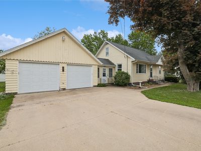 74 Essex Ave SW, Swisher, IA, 52338